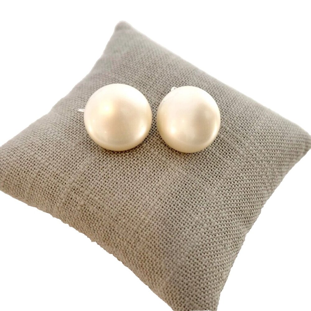 VINTAGE 1960s TRIFARI  Signed GOLD TONE CLIP-ON FAUX PEARL EARRINGS